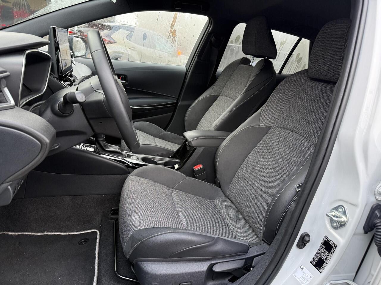 Toyota COROLLA Touring Sports Hybrid 140 Dynamic **STOELVERWARMING/ PARKEERSENSOREN/ KEYLESS/ ADAPTIEF CRUISE CONTROL**