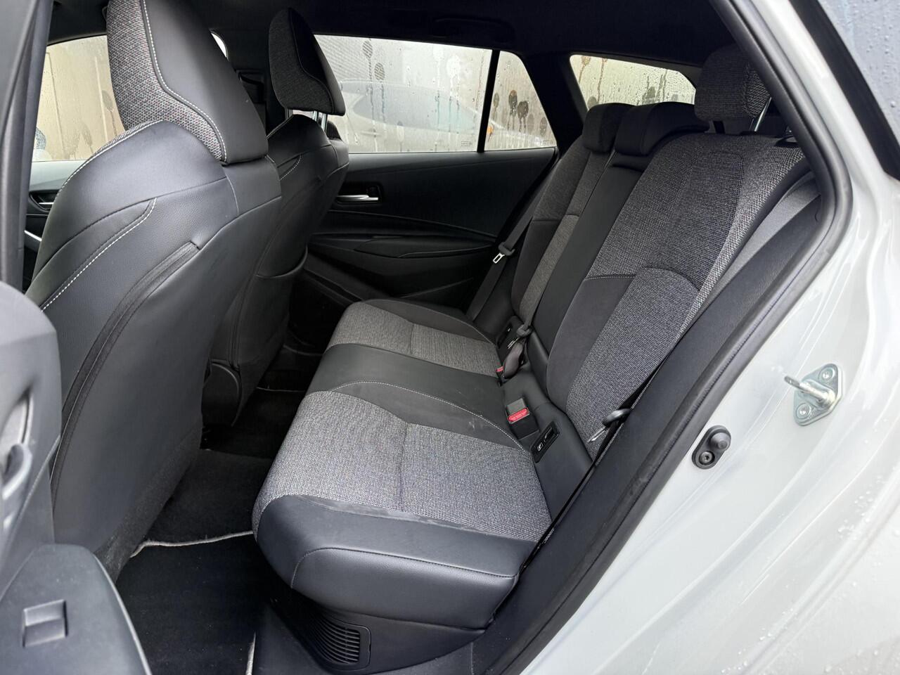 Toyota COROLLA Touring Sports Hybrid 140 Dynamic **STOELVERWARMING/ PARKEERSENSOREN/ KEYLESS/ ADAPTIEF CRUISE CONTROL**