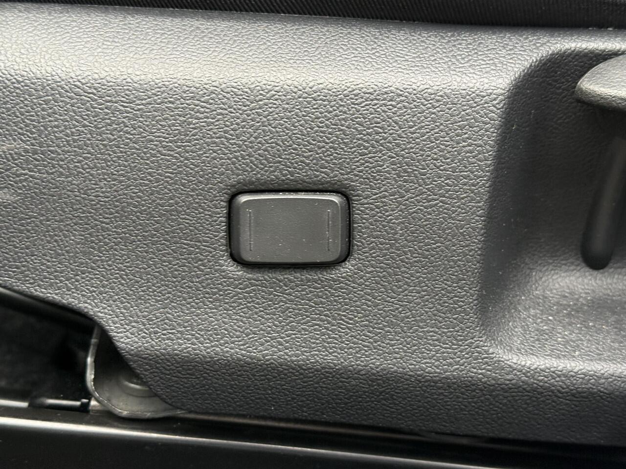 Toyota COROLLA Touring Sports Hybrid 140 Dynamic **STOELVERWARMING/ PARKEERSENSOREN/ KEYLESS/ ADAPTIEF CRUISE CONTROL**