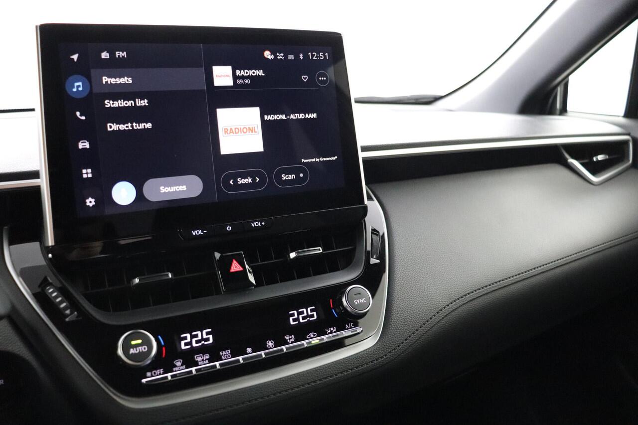 Toyota COROLLA Cross Hybrid 140 Dynamic | Apple Carplay/Android Auto | Elektrische Achterklep | Parkeersensoren | Stoel/Stuurverwarming |