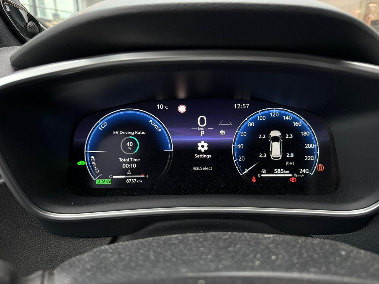 Toyota COROLLA Touring Sports Hybrid 200 GR Sport Plus Schuif-/Kanteldak | JBL premium geluid | Dodehoekdetectie | Parkeersensoren rondom | Stoelverwarming voor+achter