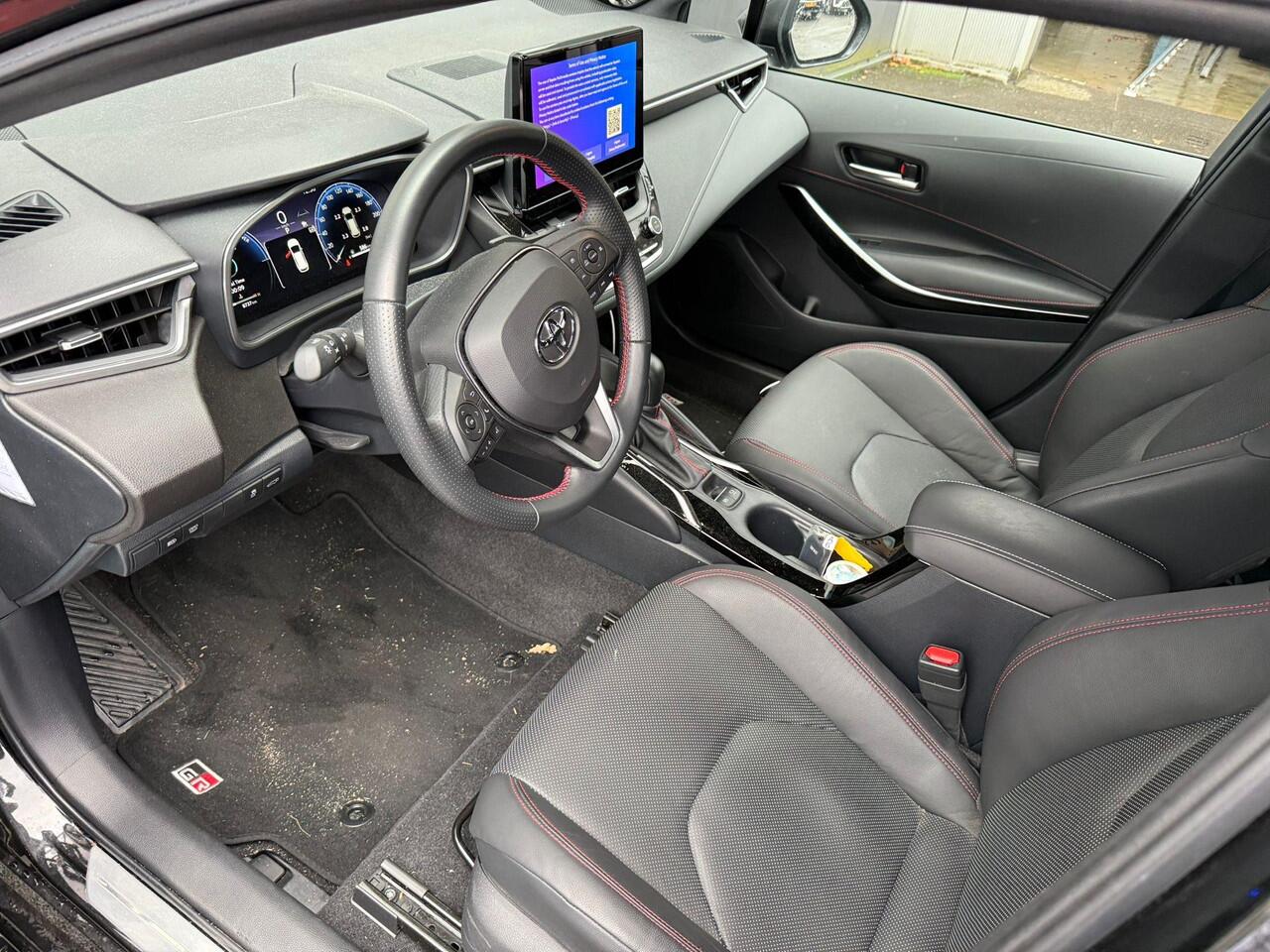 Toyota COROLLA Touring Sports Hybrid 200 GR Sport Plus Schuif-/Kanteldak | JBL premium geluid | Dodehoekdetectie | Parkeersensoren rondom | Stoelverwarming voor+achter