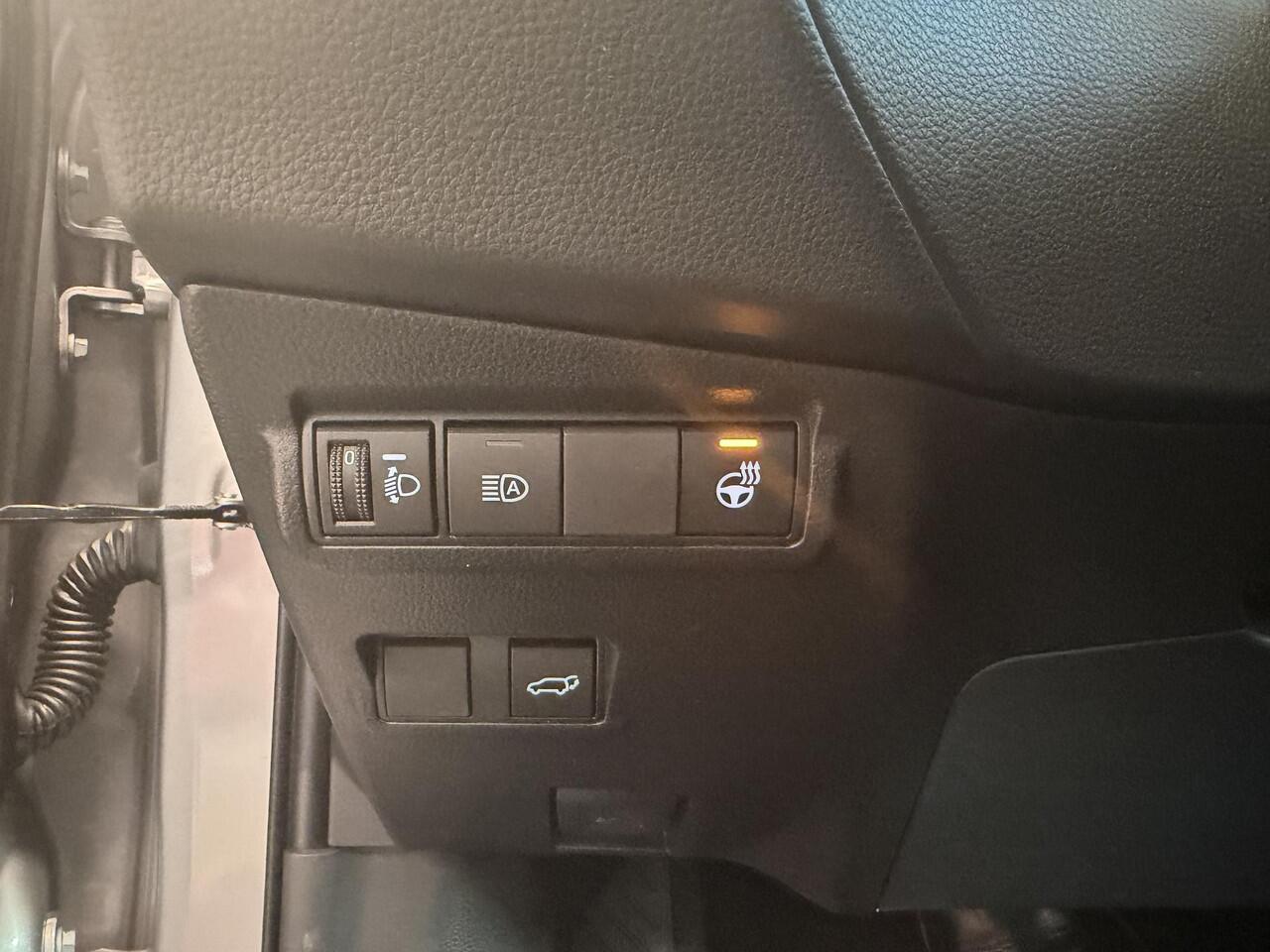 Toyota COROLLA Cross Hybrid 140 Dynamic Dodehoekdetectie | Parkeersensoren | Stoel & Stuur verwarming | Garantie t/m 2035! | Direct leverbaar