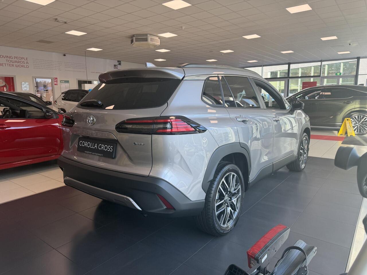 Toyota COROLLA Cross Hybrid 140 Dynamic Dodehoekdetectie | Parkeersensoren | Stoel & Stuur verwarming | Garantie t/m 2035! | Direct leverbaar