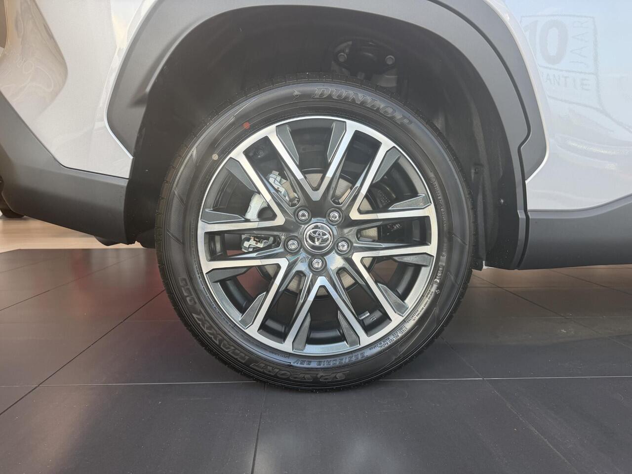 Toyota COROLLA Cross Hybrid 140 Dynamic Dodehoekdetectie | Parkeersensoren | Stoel & Stuur verwarming | Garantie t/m 2035! | Direct leverbaar