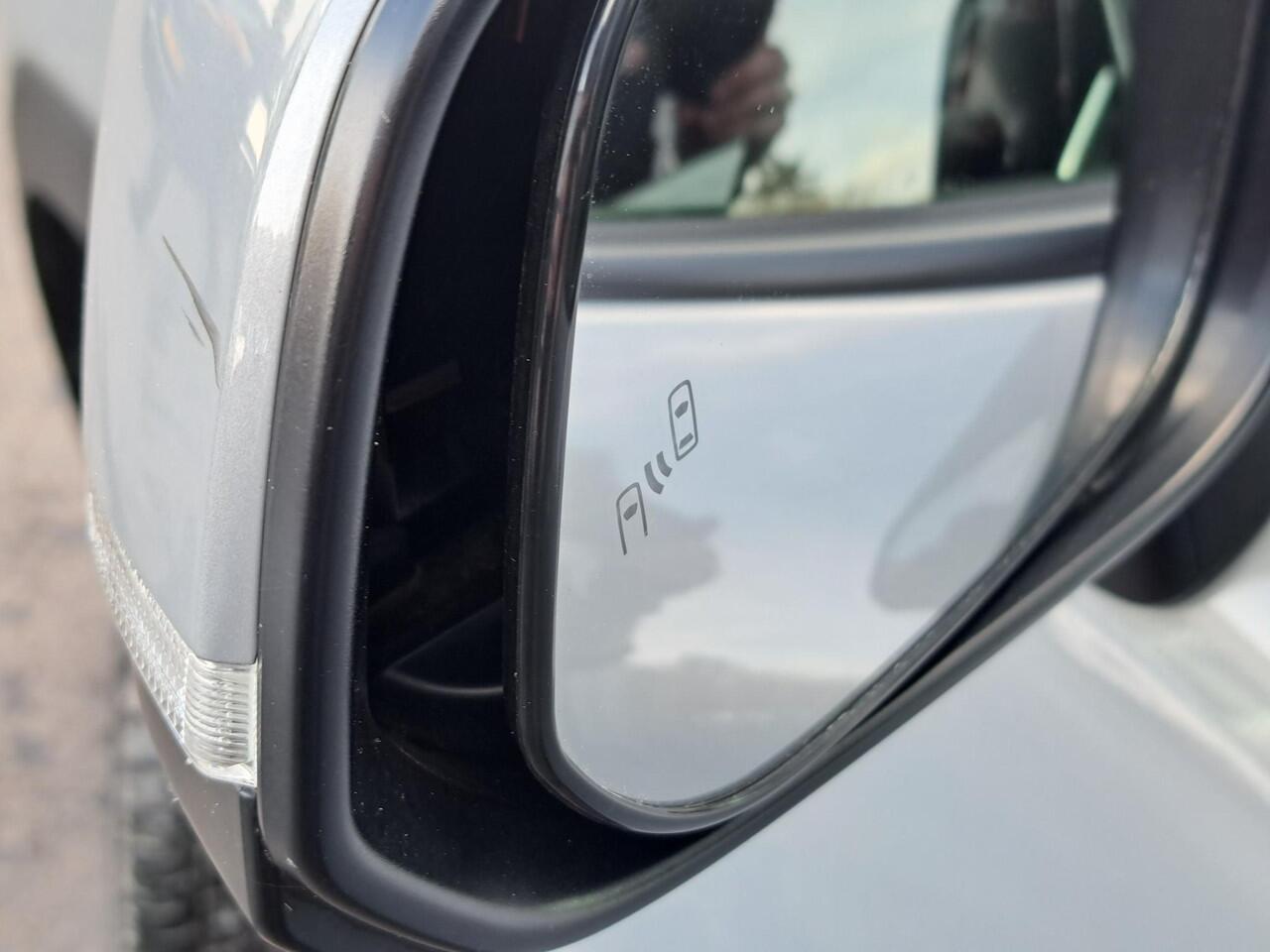 Toyota COROLLA Cross Hybrid 140 Style Dodehoekdetectie | Parkeersensoren rondom | 18 inch lichtmetalen velgen | NL auto | Dealeronderhouden