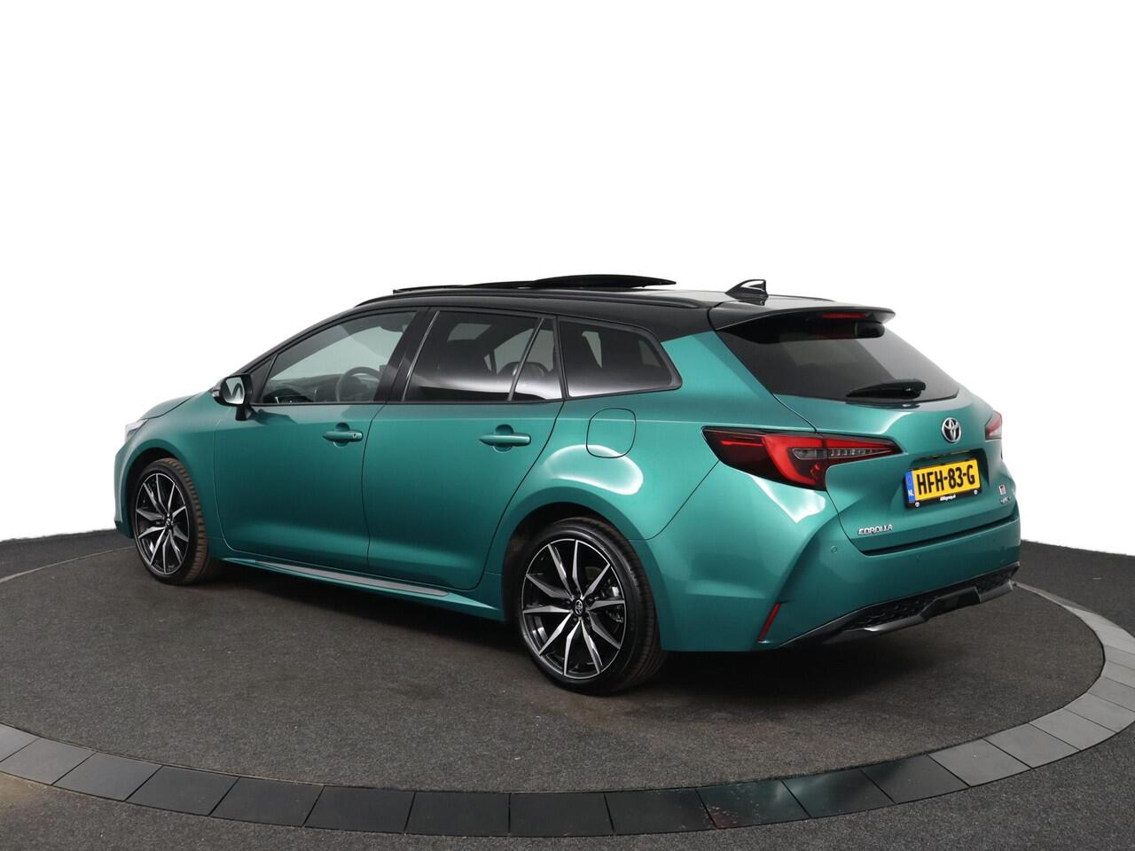 Toyota COROLLA Touring Sports Hybrid 200 GR Sport Plus | Schuif/Kantel dak | Navigatie | Parkeer sensoren |