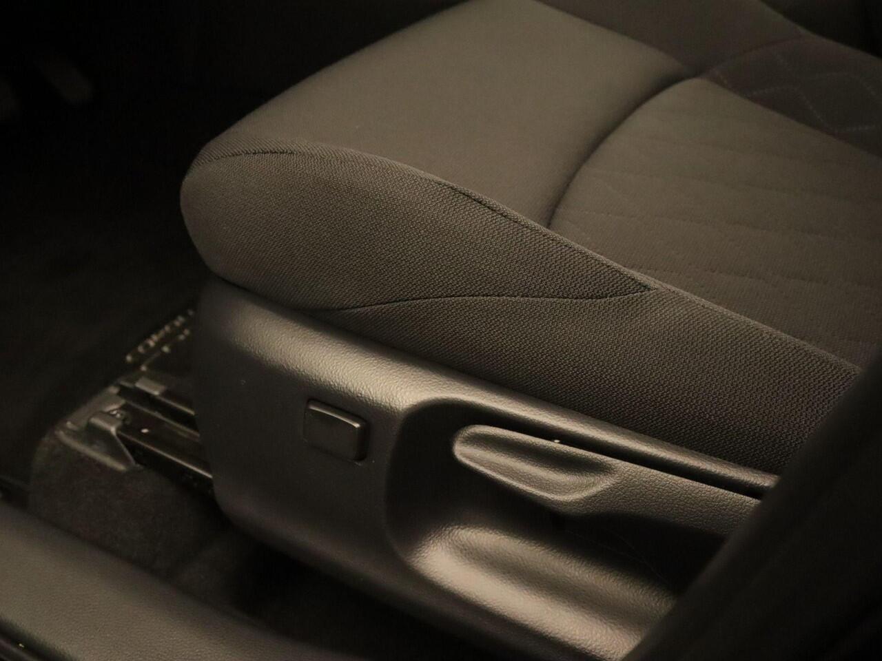 Toyota COROLLA Cross Hybrid 140 Dynamic - ELEKTRISCHE ACHTERKLEP - KEYLESS ENTY & START - ADAPTIVE CRUISE CONTROL - NAVIGATIE - DRAADLOZE TELEFOONLADER - APPLE CARPLAY/ANDROID AUTO - DAB RADIO