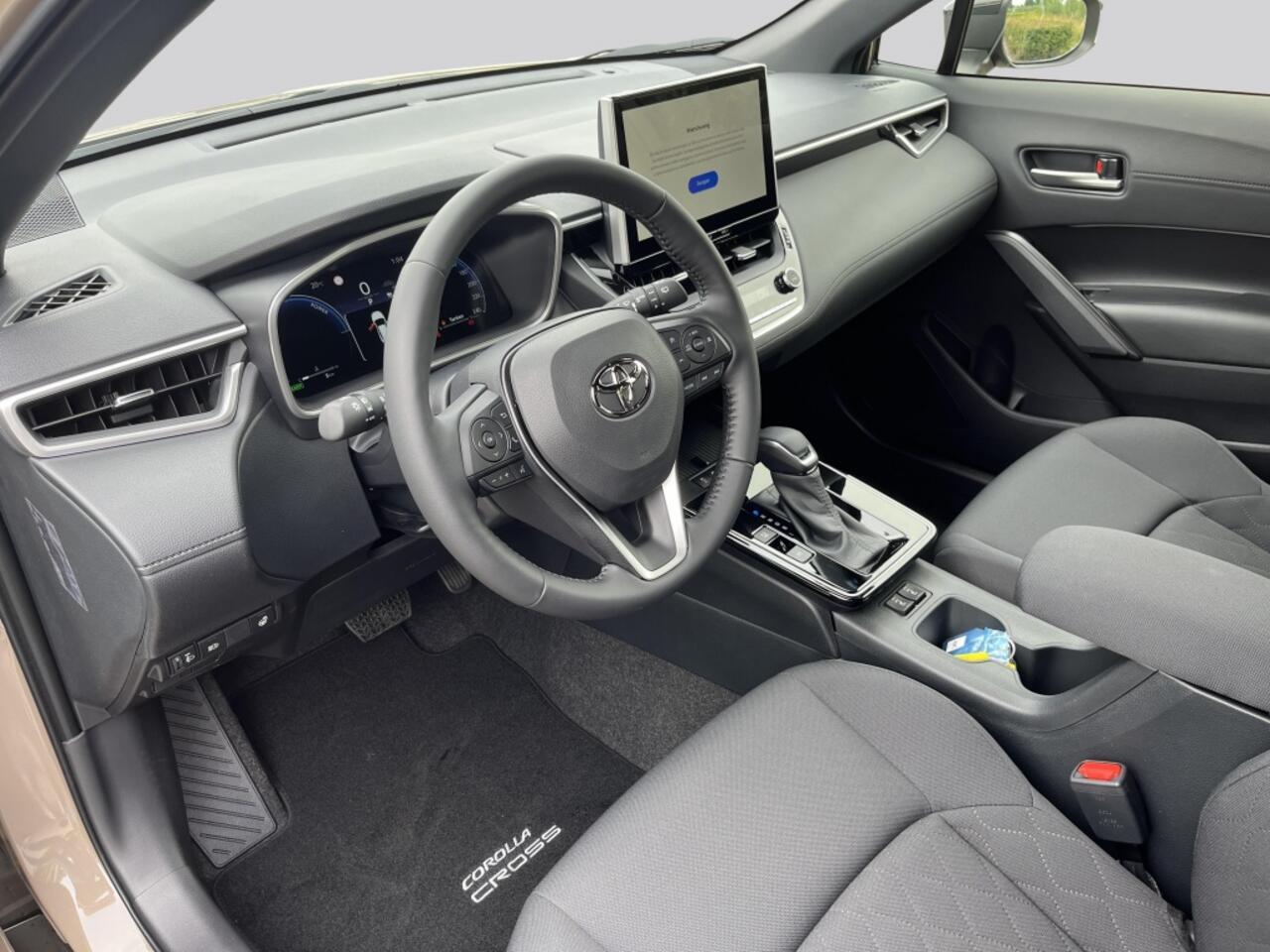 Toyota COROLLA Cross Hybrid 140pk Dynamic demo !