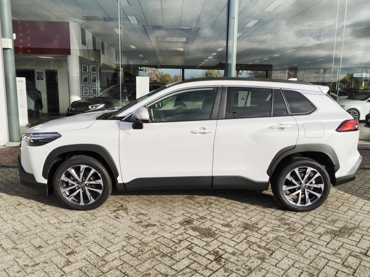 Toyota COROLLA Cross Hybrid 140 Style | Sensoren v/a | El. Achterklep | Stoel- & Stuu