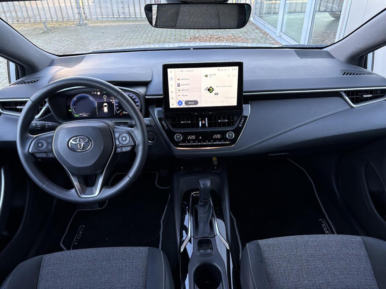 Toyota COROLLA Touring Sports Hybrid 140 Dynamic **STOELVERWARMING/ KEYLESS/ PARKEERSENSOREN/ LENDENSTEUN**