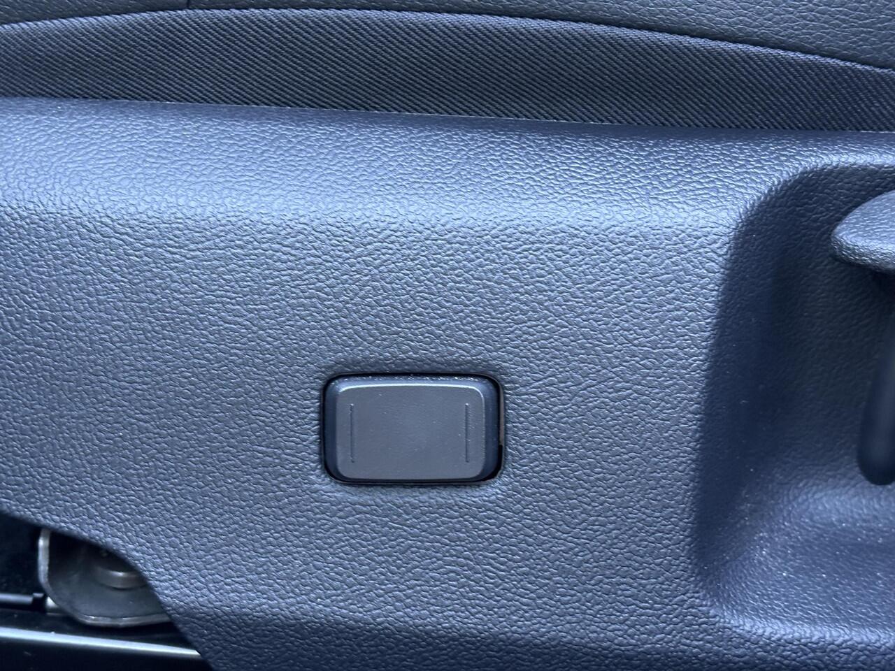 Toyota COROLLA Touring Sports Hybrid 140 Dynamic **STOELVERWARMING/ KEYLESS/ PARKEERSENSOREN/ LENDENSTEUN**