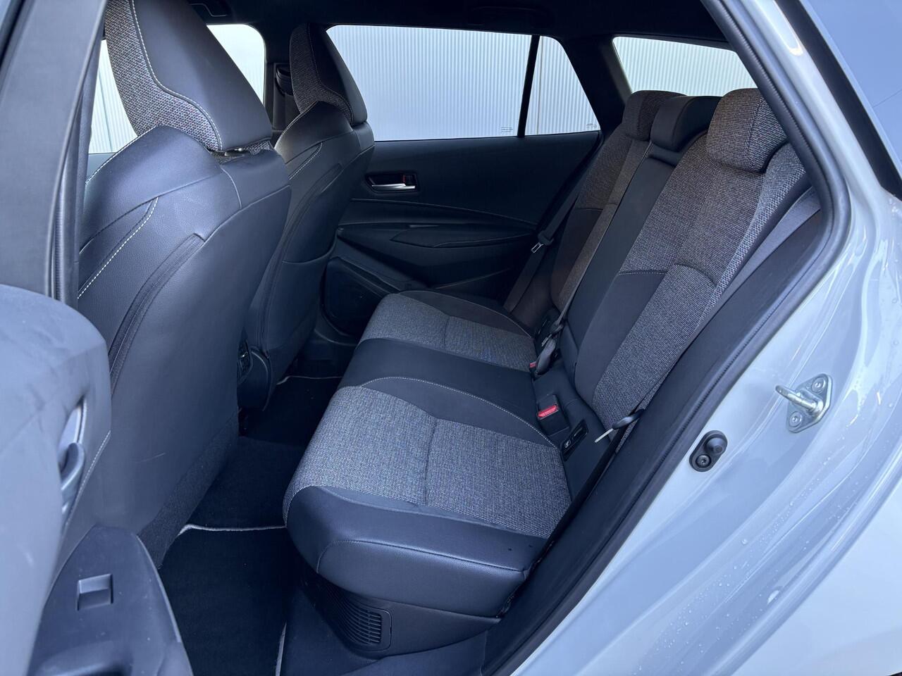 Toyota COROLLA Touring Sports Hybrid 140 Dynamic **STOELVERWARMING/ KEYLESS/ PARKEERSENSOREN/ LENDENSTEUN**