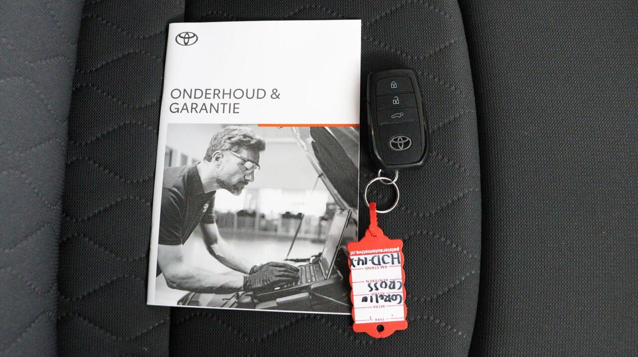 Toyota COROLLA Cross Hybrid 140 Style | Elektrisch Bedienbare Kofferklep | Dodehoek Detectie | Draadloze Telefoonlader |