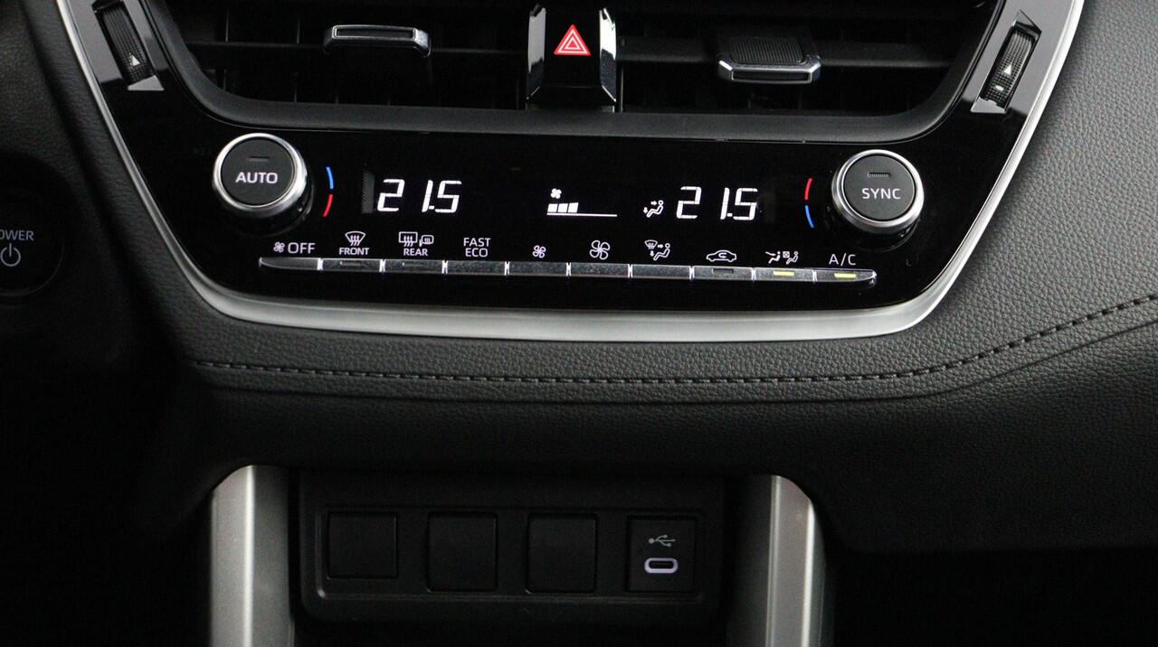 Toyota COROLLA Cross Hybrid 140 Style | Elektrisch Bedienbare Kofferklep | Dodehoek Detectie | Draadloze Telefoonlader |