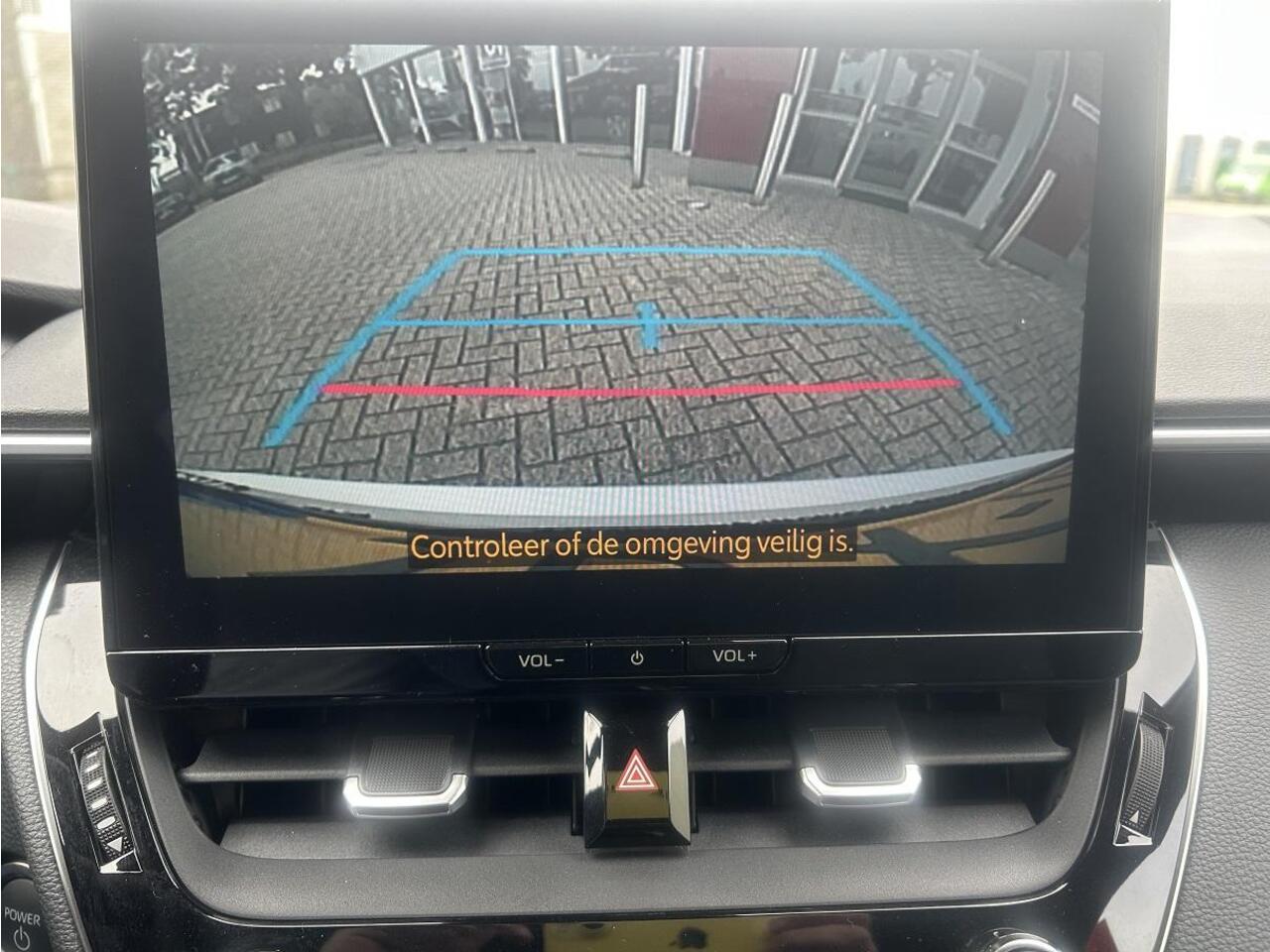 Toyota COROLLA TS Hybrid 140 Dynamic | Apple Carplay | Privacy glass | Stoelverwarming| Parkeersensoren voor en achter