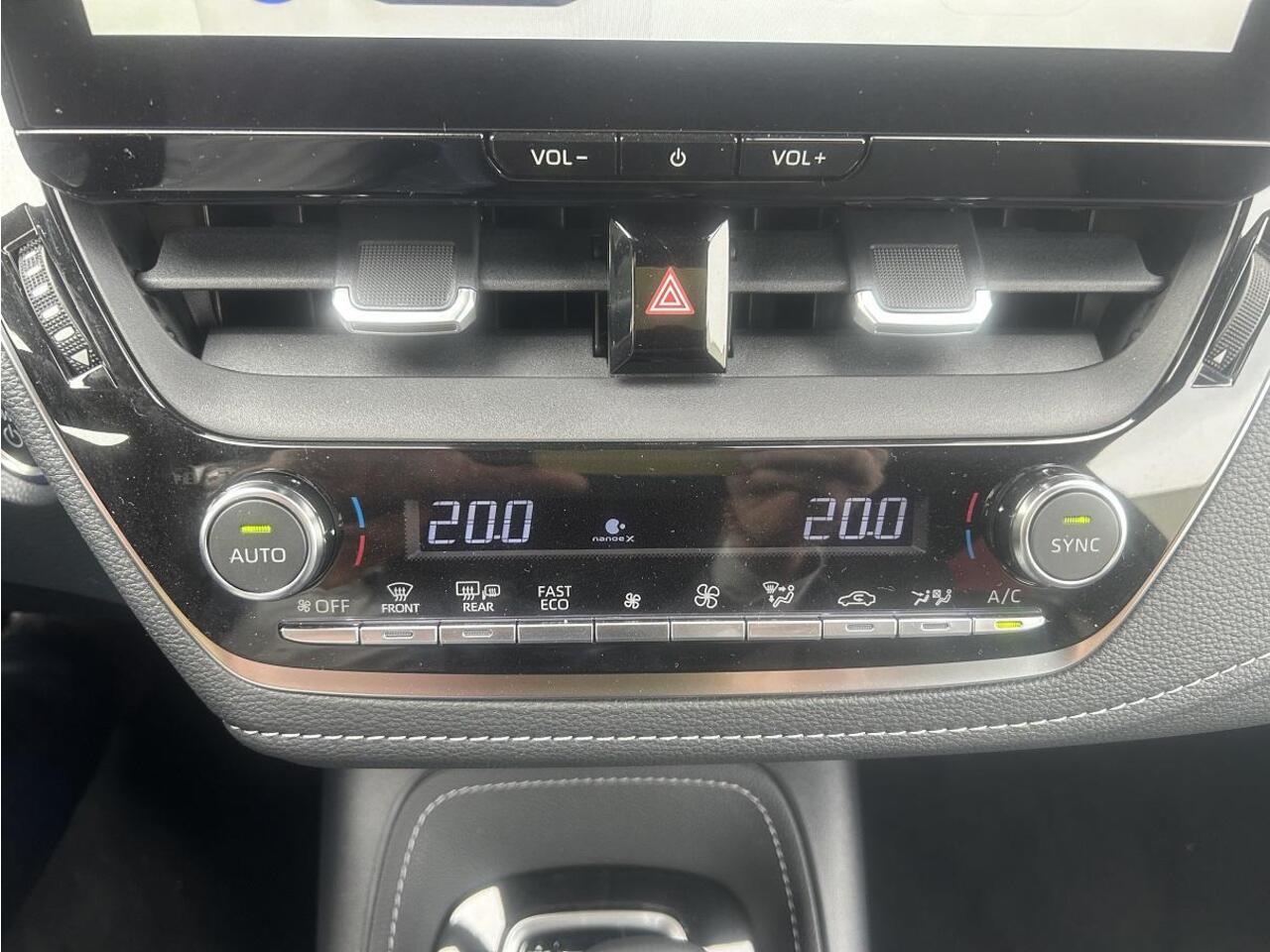 Toyota COROLLA TS Hybrid 140 Dynamic | Apple Carplay | Privacy glass | Stoelverwarming| Parkeersensoren voor en achter