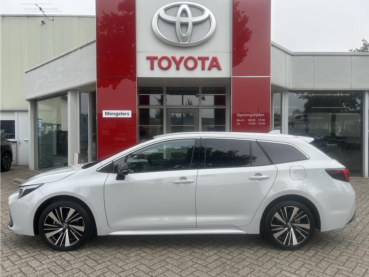 Toyota COROLLA TS Hybrid 140 Dynamic | Apple Carplay | Privacy glass | Stoelverwarming| Parkeersensoren voor en achter