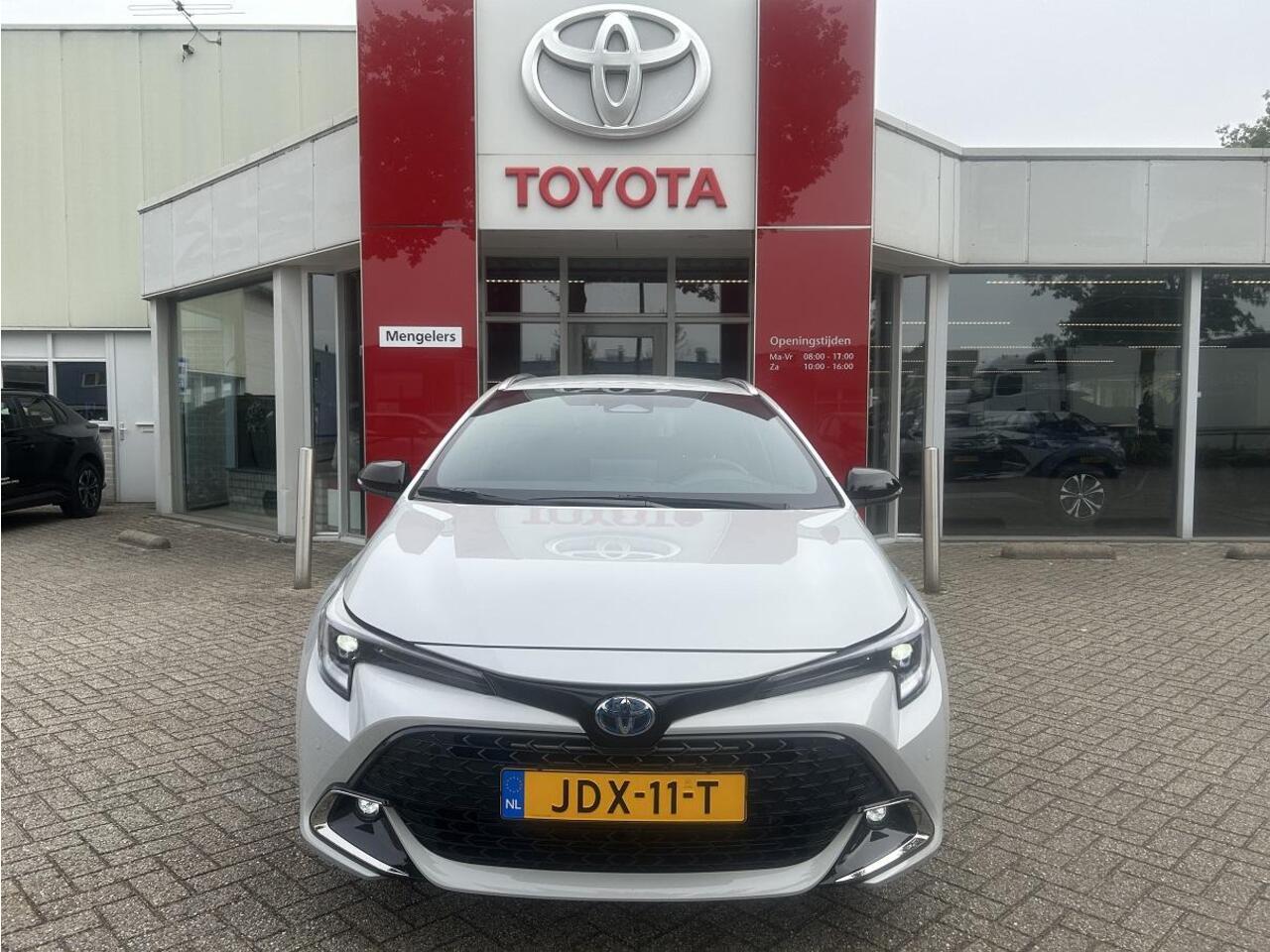 Toyota COROLLA TS Hybrid 140 Dynamic | Apple Carplay | Privacy glass | Stoelverwarming| Parkeersensoren voor en achter
