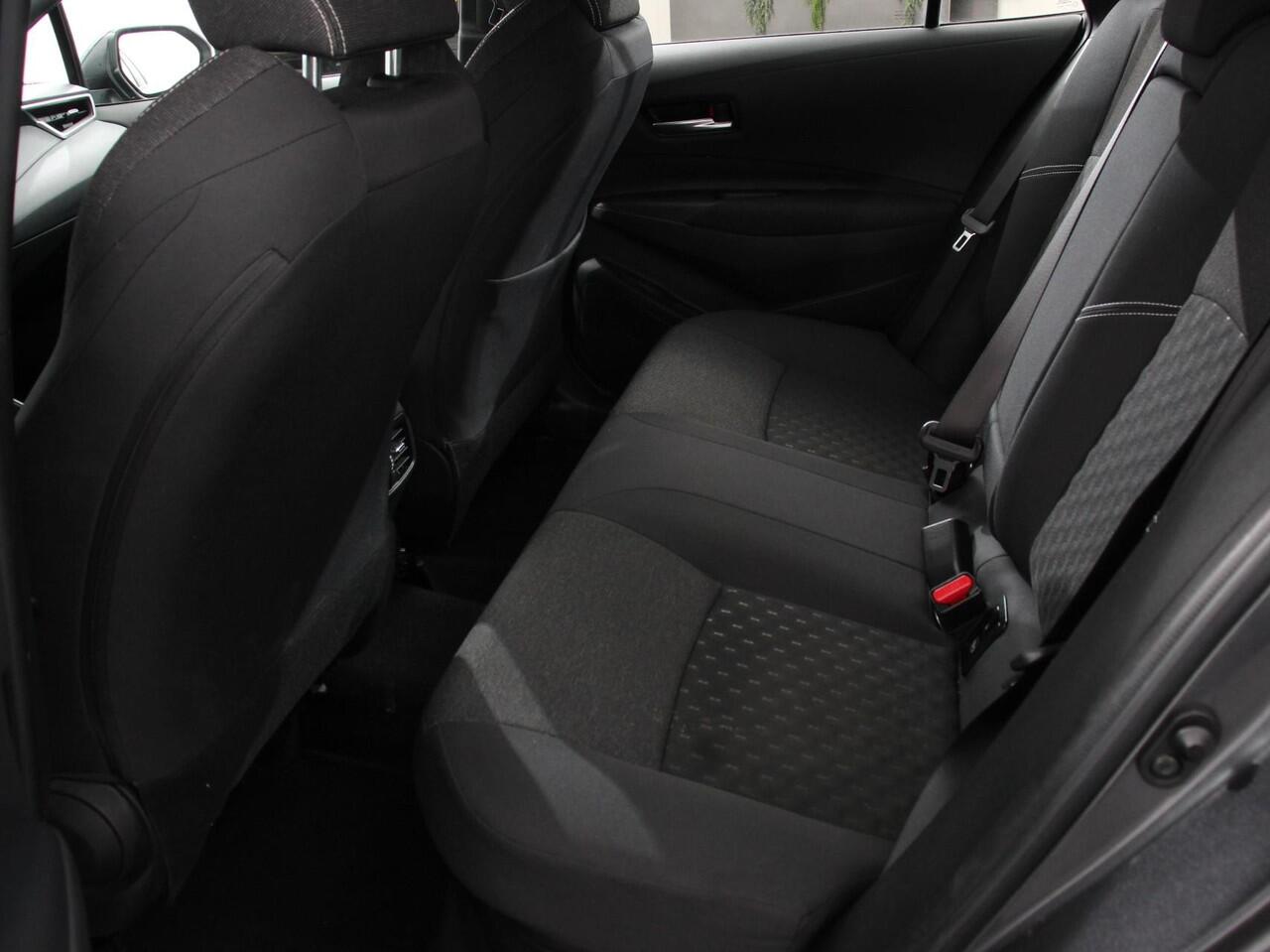 Toyota COROLLA Touring Sports Automaat Hybrid 140 Active | Navigatie | Apple Carplay/Android Auto | Climate Control | Cruise Control Adaptive | 17"Lichtmetalen velgen | Camera