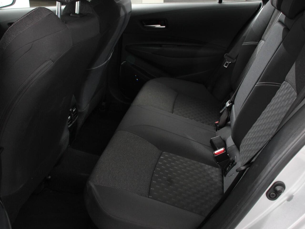 Toyota COROLLA Touring Sports Automaat Hybrid 140 Active | Navigatie | Apple Carplay/Android Auto | Climate Control | Cruise Control Adaptive | 17"Lichtmetalen velgen | Camera