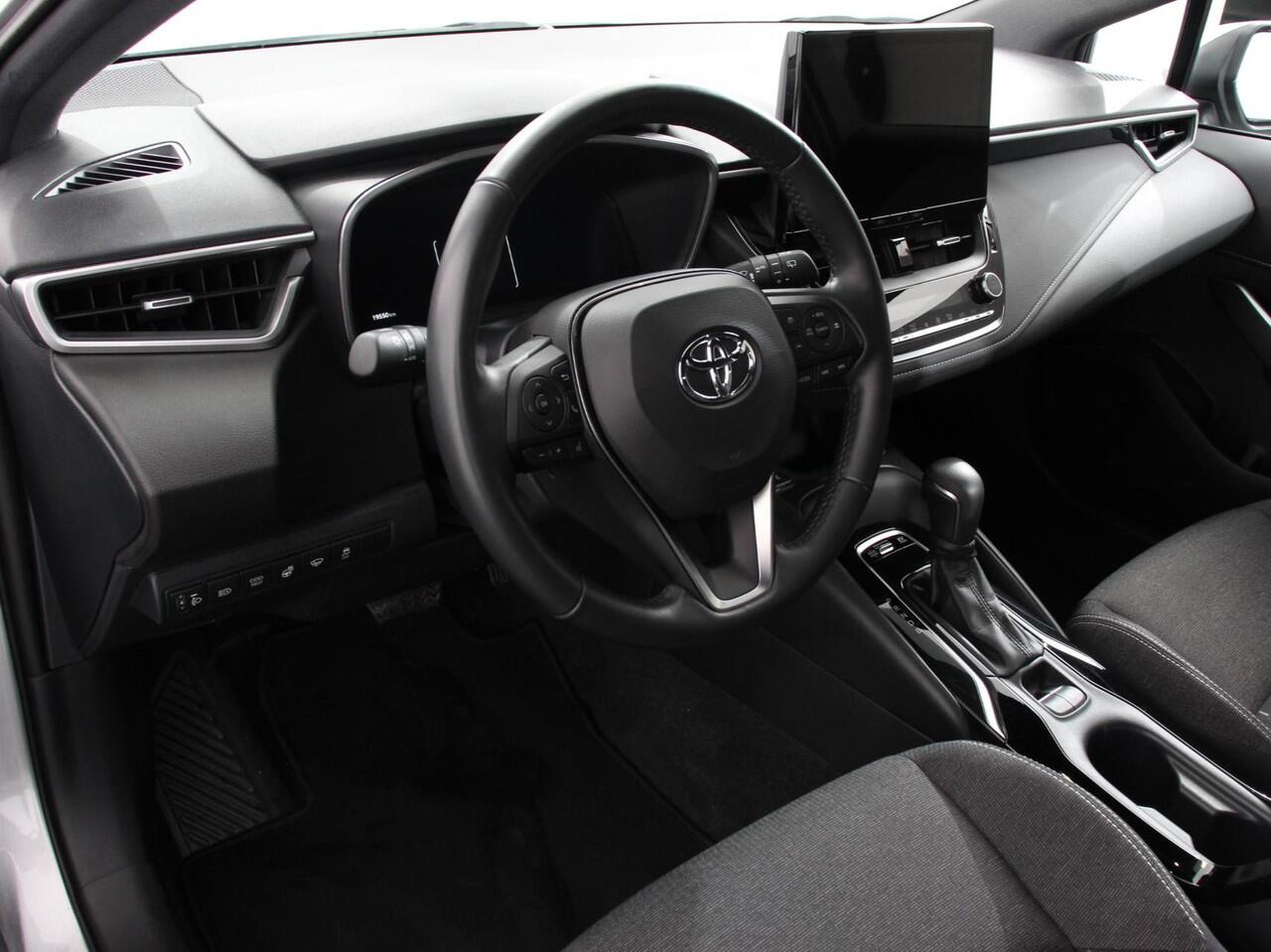 Toyota COROLLA Touring Sports Automaat Hybrid 140 Active | Navigatie | Apple Carplay/Android Auto | Climate Control | Cruise Control Adaptive | 17"Lichtmetalen velgen | Camera