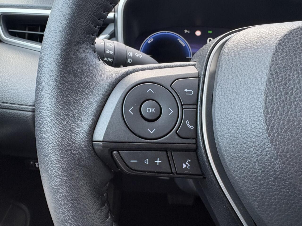 Toyota COROLLA Cross Hybrid 140 Style | Sensoren V/A | Blindspot | El. achterklep |