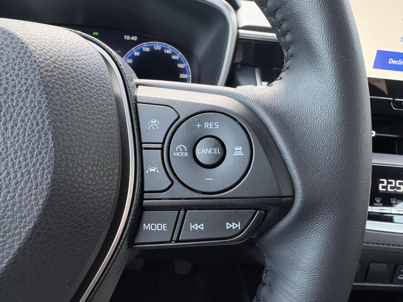 Toyota COROLLA Cross Hybrid 140 Style | Sensoren V/A | Blindspot | El. achterklep |