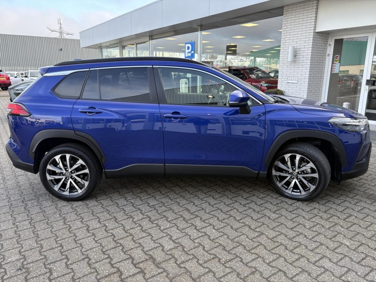 Toyota COROLLA Cross Hybrid 140 Style | Sensoren V/A | Blindspot | El. achterklep |