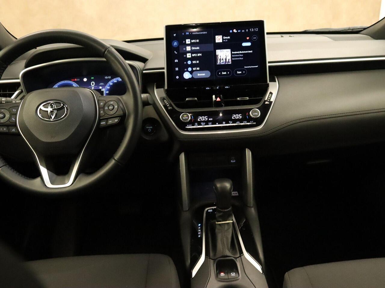 Toyota COROLLA Cross Hybrid 140 Dynamic - ELEKTRISCHE ACHTERKLEP - CLIMATE CONTROL - CRUISE CONTROL ADAPTIEF - APPLE CARPLAY/ANDROID AUTO - BLUETOOTH TELEFOONVOORBEREIDING - KEYLESS START - NAVIGATIESYSTEEM FULL-MAP - LED KOPLAMPEN