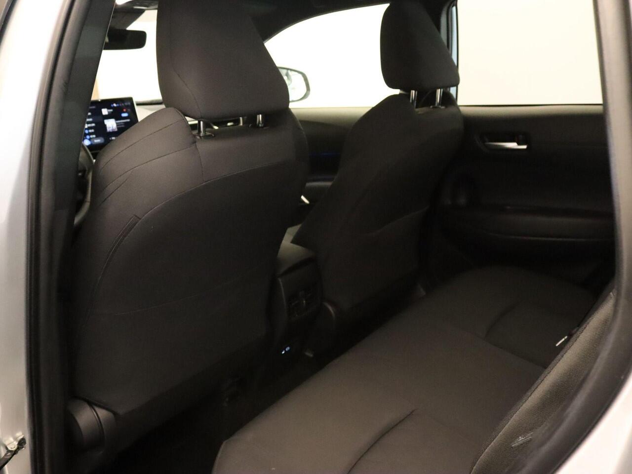 Toyota COROLLA Cross Hybrid 140 Dynamic - ELEKTRISCHE ACHTERKLEP - CLIMATE CONTROL - CRUISE CONTROL ADAPTIEF - APPLE CARPLAY/ANDROID AUTO - BLUETOOTH TELEFOONVOORBEREIDING - KEYLESS START - NAVIGATIESYSTEEM FULL-MAP - LED KOPLAMPEN