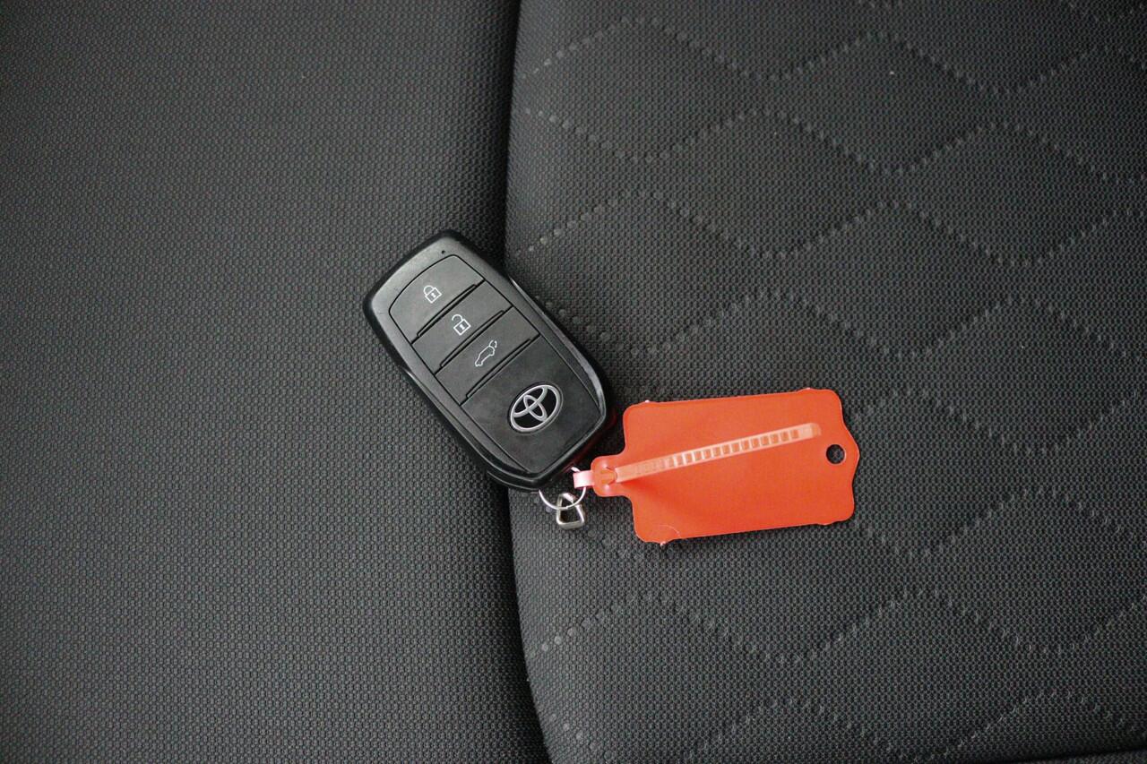 Toyota COROLLA Cross Hybrid 140 Style | Electrische achterklep | Dode hoek sensor | Parkeersensoren |