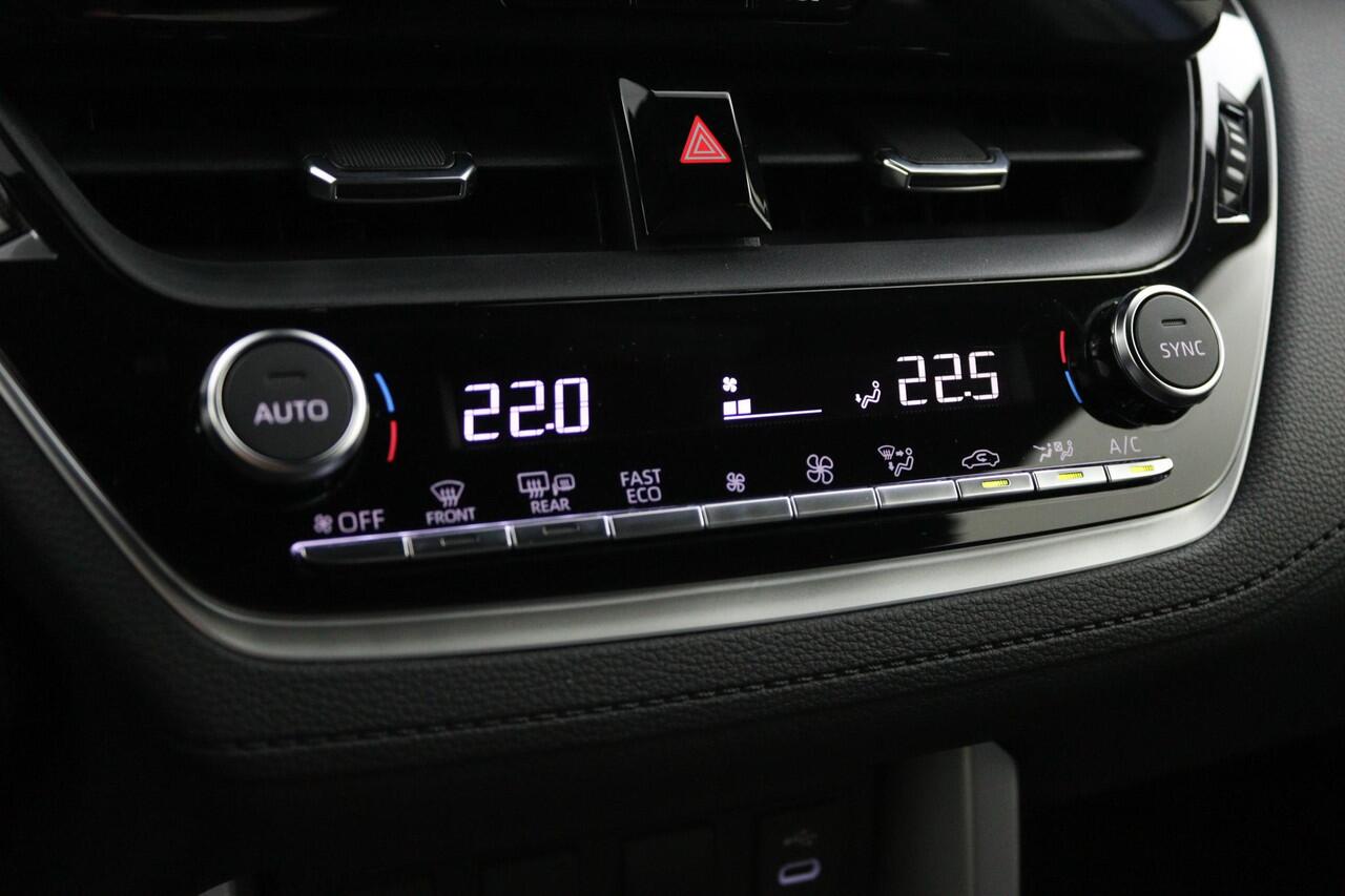 Toyota COROLLA Cross Hybrid 140 Style | Electrische achterklep | Dode hoek sensor | Parkeersensoren |