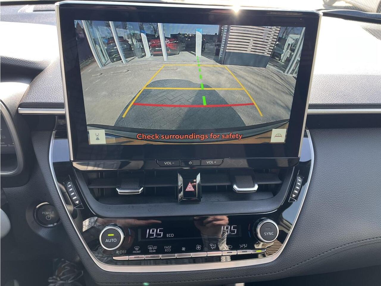Toyota COROLLA Cross Hybrid 140 Style Apple Carplay / Android Auto