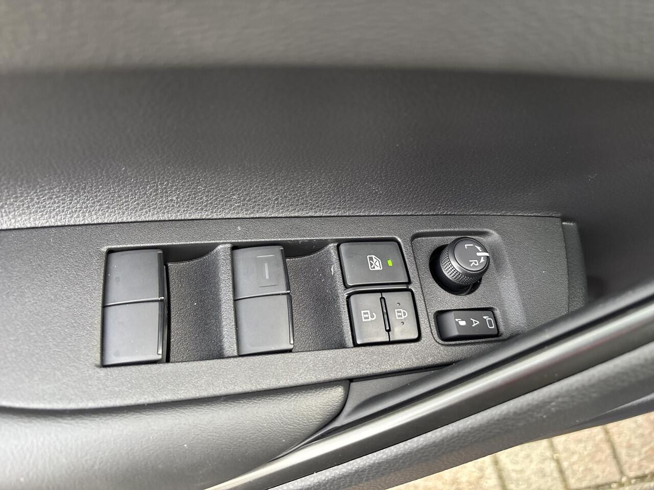 Toyota COROLLA Cross Hybrid 140 Dynamic | Uit voorraad leverbaar | ¤ 1.500 extra inruilwaarde |