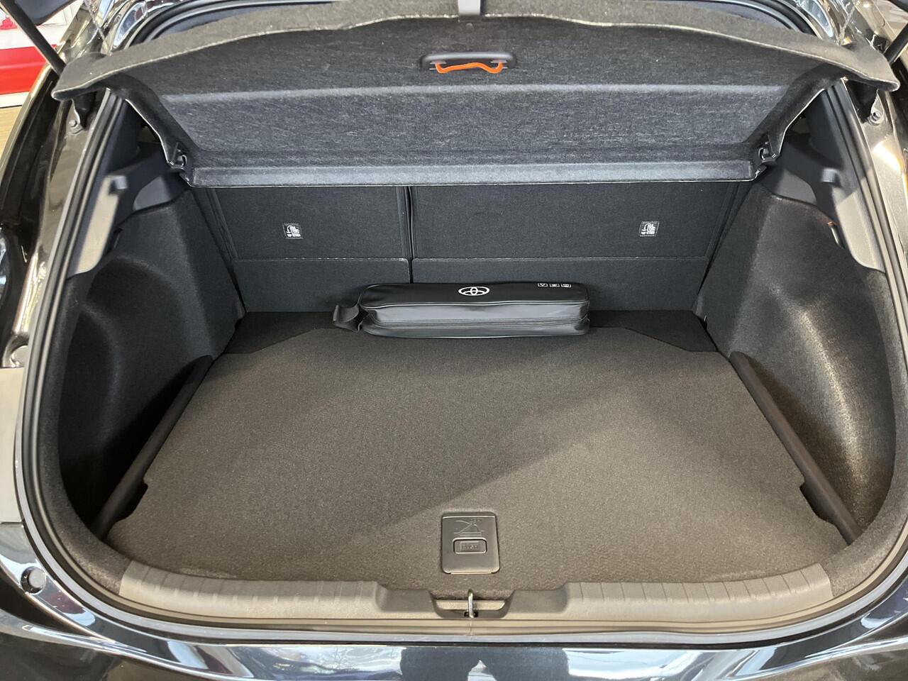 Toyota COROLLA Hybrid 180 GR Sport Plus Pack | Uit voorraad leverbaar | ¤ 2.000 extra inruilwaarde |