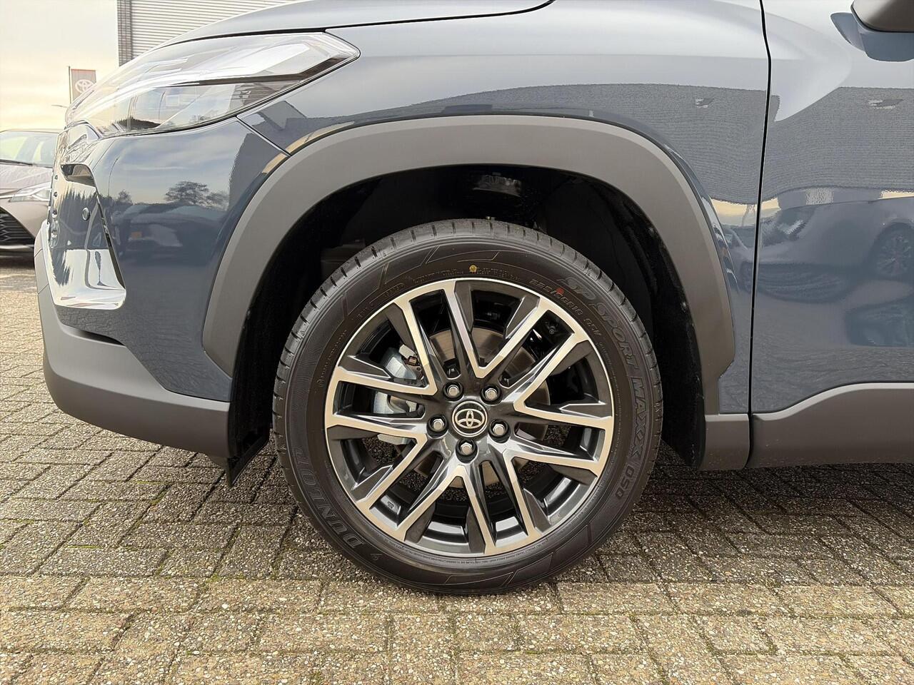 Toyota COROLLA Cross Hybrid 140 Dynamic Panorama