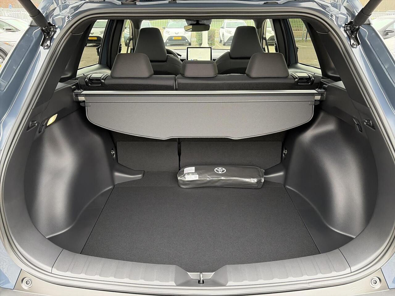 Toyota COROLLA Cross Hybrid 140 Dynamic Panorama