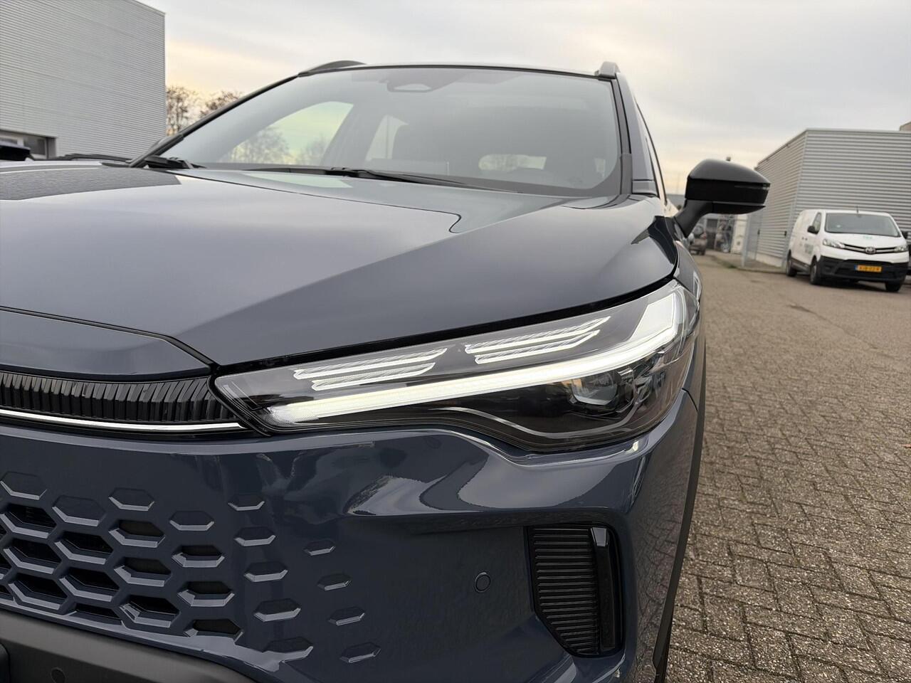 Toyota COROLLA Cross Hybrid 140 Dynamic Panorama