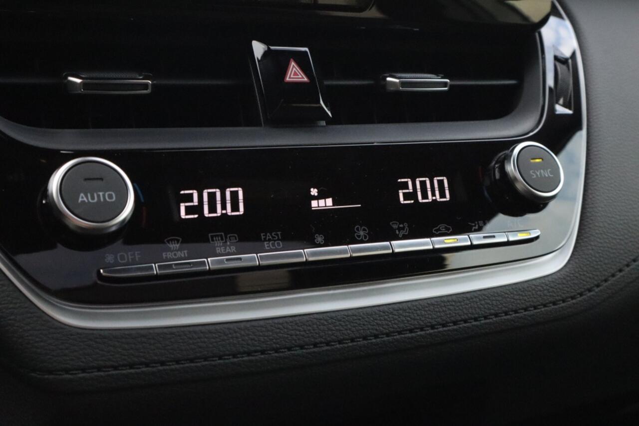 Toyota COROLLA Cross Hybrid 140 Dynamic Panoramadak