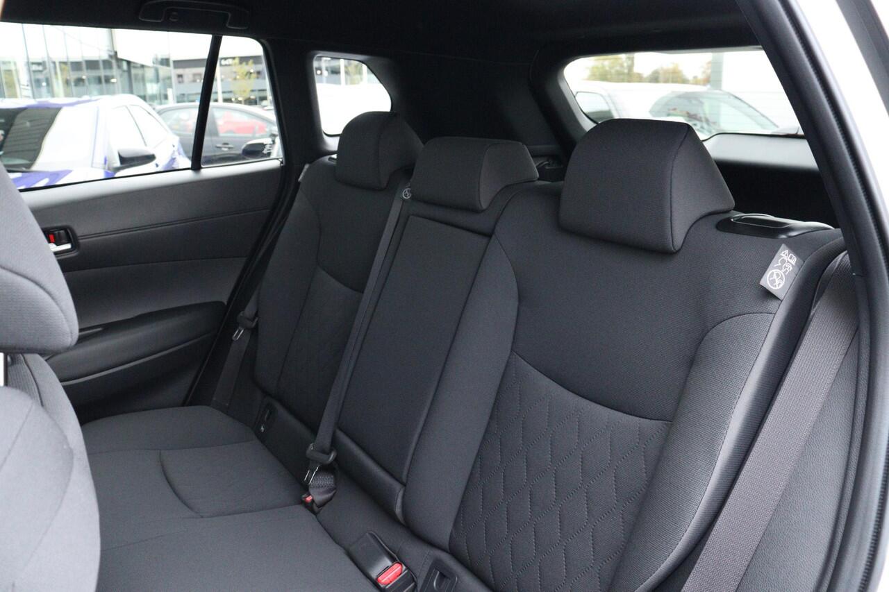 Toyota COROLLA Cross Hybrid 140 Dynamic, Apple carplay / Android auto, Parkeersensoren, Stoelverwarming, Stuurverwarming, Elektrische achterklep, BSM.