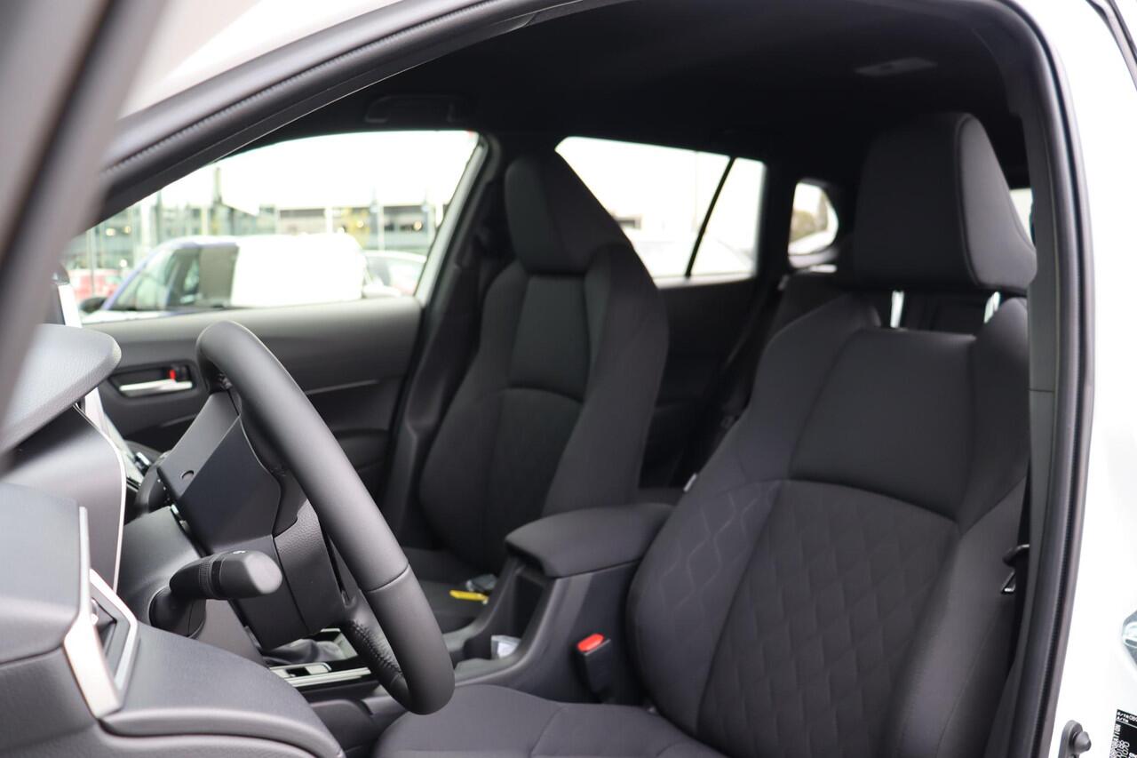 Toyota COROLLA Cross Hybrid 140 Dynamic, Apple carplay / Android auto, Parkeersensoren, Stoelverwarming, Stuurverwarming, Elektrische achterklep, BSM.