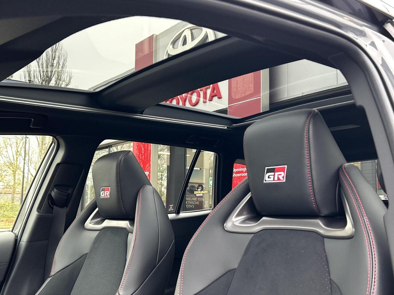 Toyota COROLLA Cross Hybrid 180 GR Sport + Panoramadak | Nieuwe auto | Binnenkort verwacht |