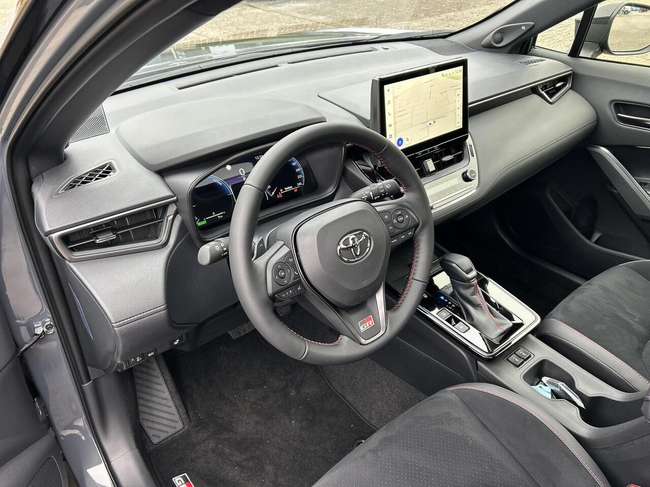 Toyota COROLLA Cross Hybrid 180 GR Sport + Panoramadak | Nieuwe auto | Binnenkort verwacht |