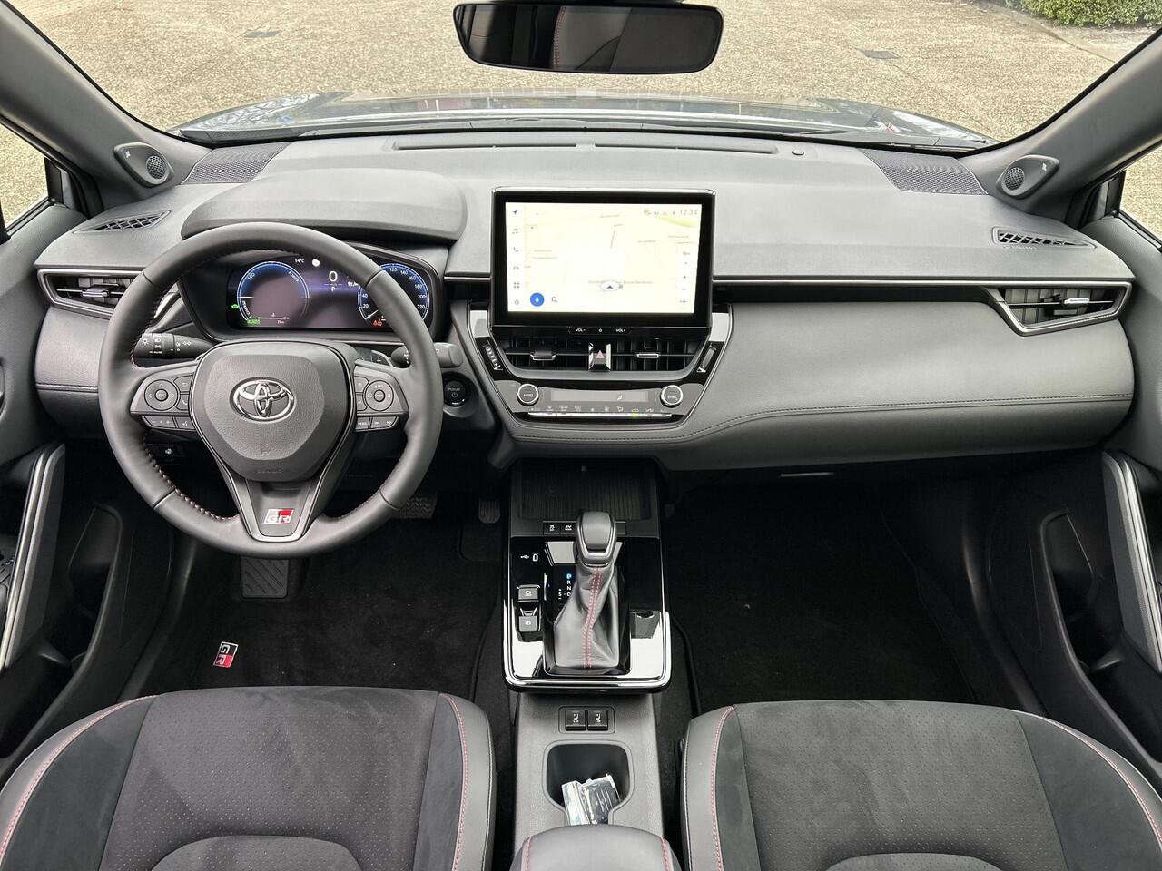 Toyota COROLLA Cross Hybrid 180 GR Sport + Panoramadak | Nieuwe auto | Binnenkort verwacht |