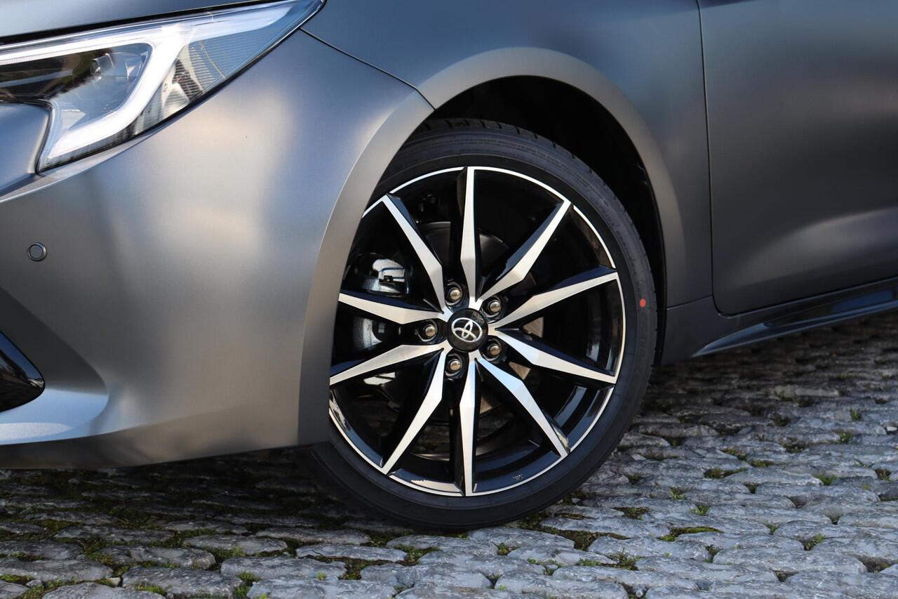 Toyota COROLLA Touring Sports Hybrid 180 GR Sport Kage Limited Edition 5 stuks in Nederland.