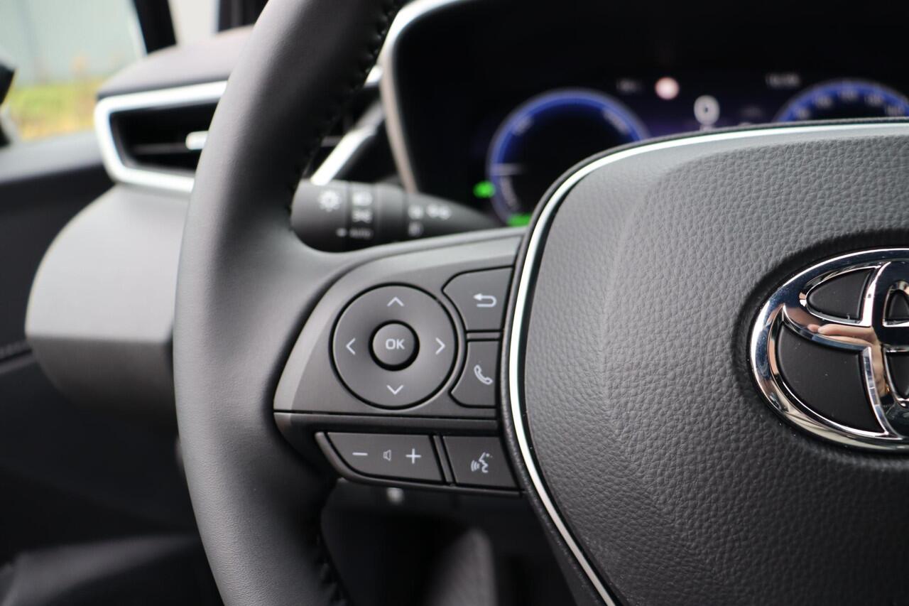 Toyota COROLLA Hybrid 180 Executive ,Stoel & Stuurverwarming, Parkeersensoren voor en achter, Head Up Display, Cruise & Climate Control, Nieuw en direct leverbaar!