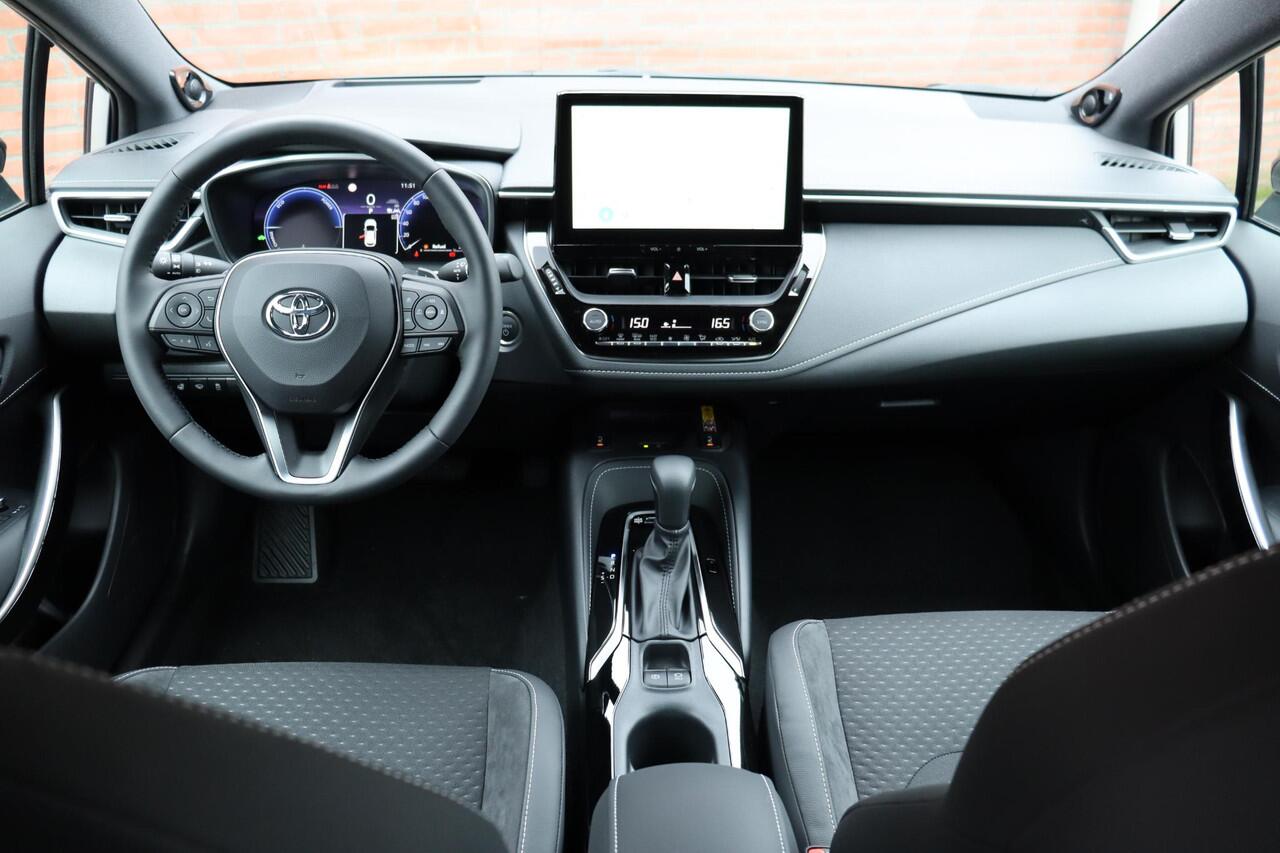 Toyota COROLLA Hybrid 180 Executive ,Stoel & Stuurverwarming, Parkeersensoren voor en achter, Head Up Display, Cruise & Climate Control, Nieuw en direct leverbaar!