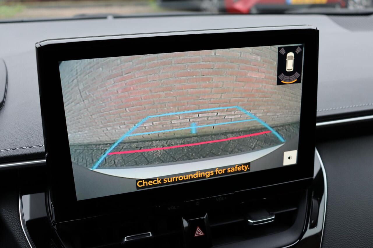 Toyota COROLLA Hybrid 180 Executive ,Stoel & Stuurverwarming, Parkeersensoren voor en achter, Head Up Display, Cruise & Climate Control, Nieuw en direct leverbaar!