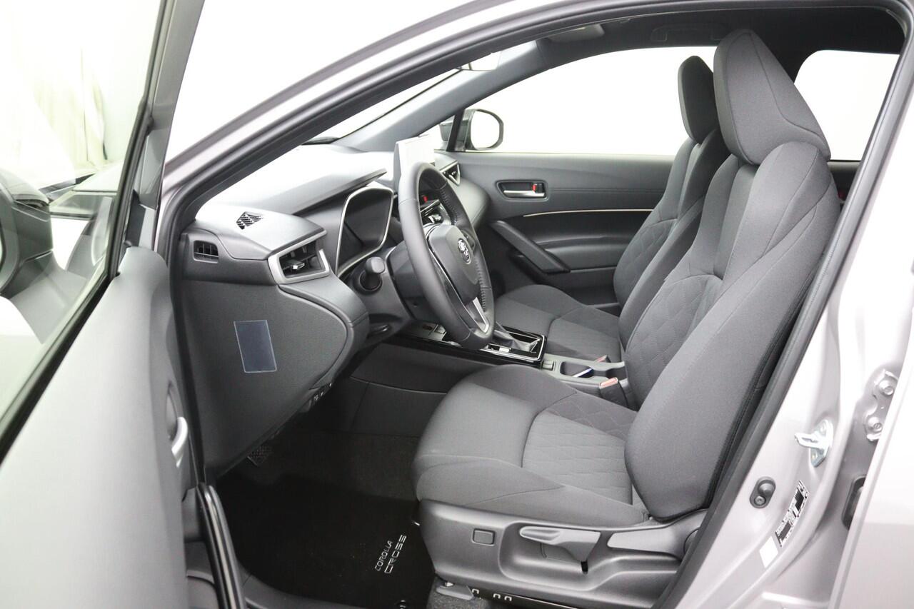 Toyota COROLLA Cross Hybrid 180 Dynamic | ADG FLEX | Parkeersensoren | Elektrisch bedienbare Achterklep | Keyless Entry | Stoelverwarming |